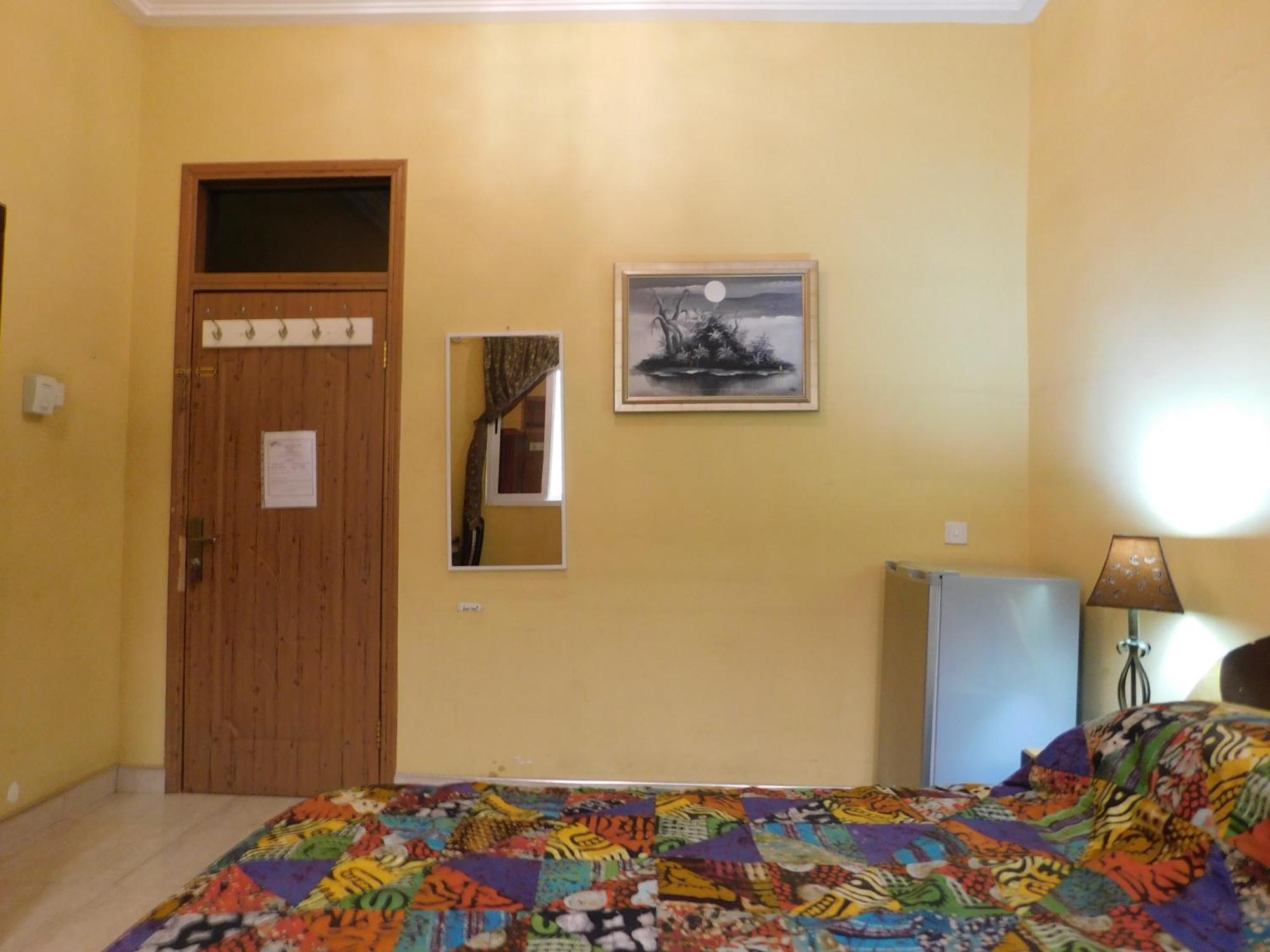 Jesiwa B'S Little Palace Accra Kültér fotó