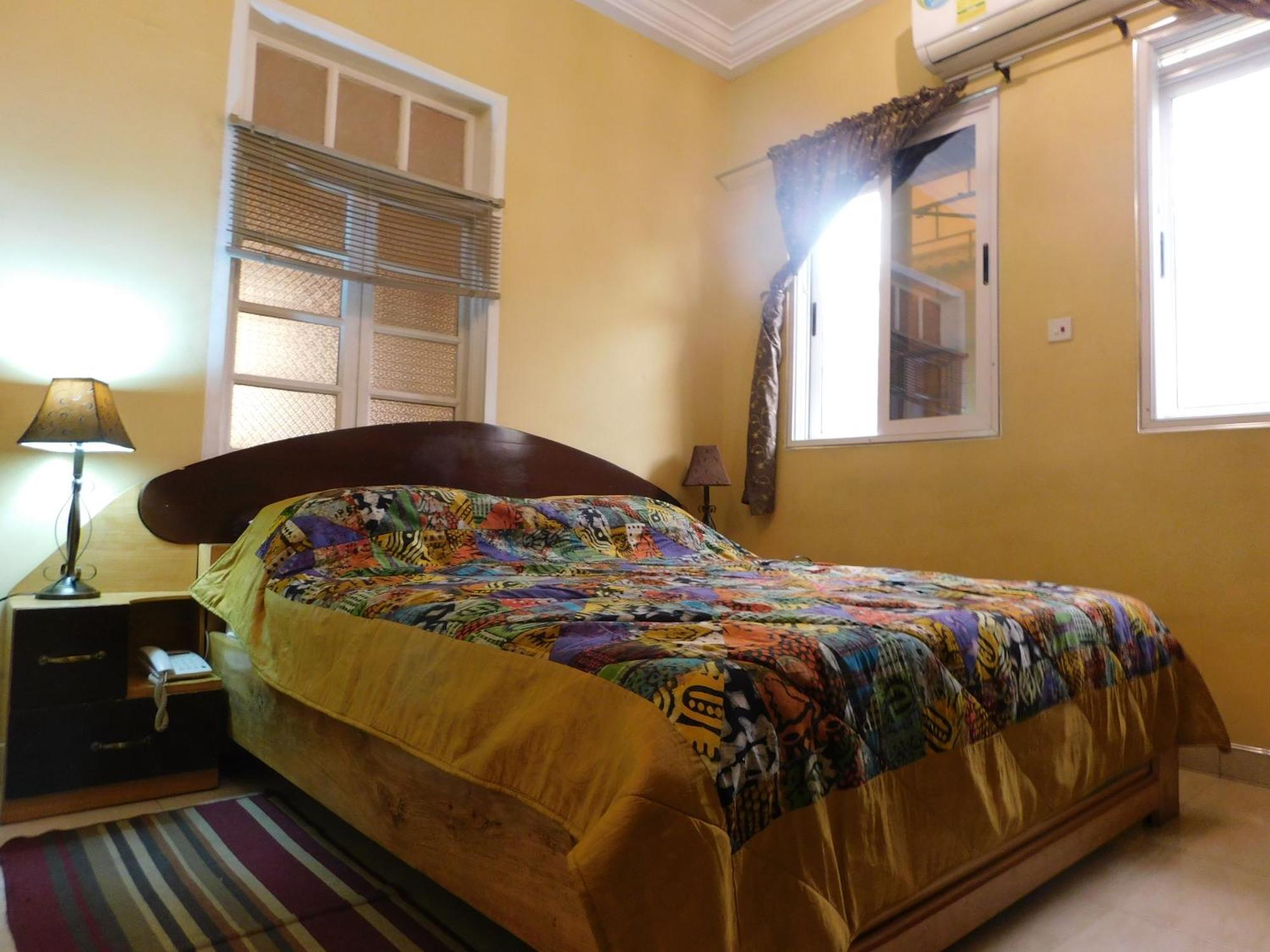 Jesiwa B'S Little Palace Accra Kültér fotó