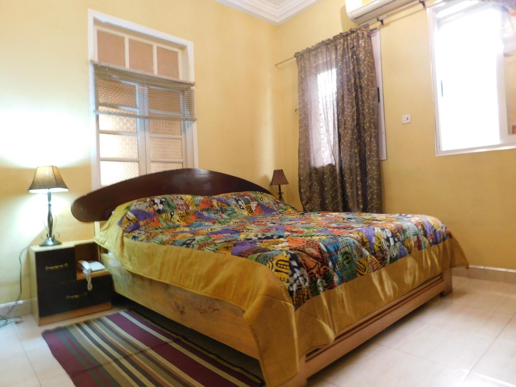 Jesiwa B'S Little Palace Accra Kültér fotó
