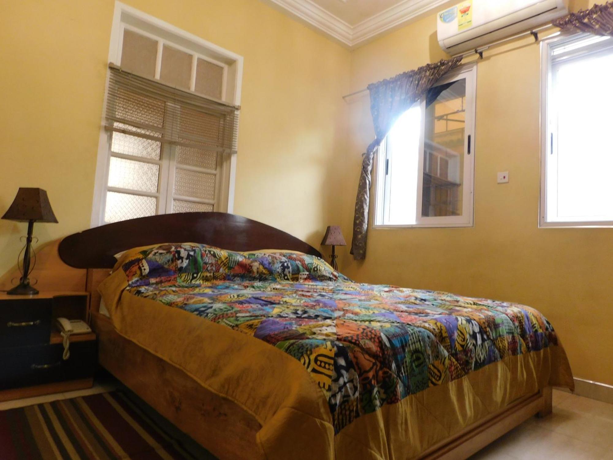 Jesiwa B'S Little Palace Accra Kültér fotó