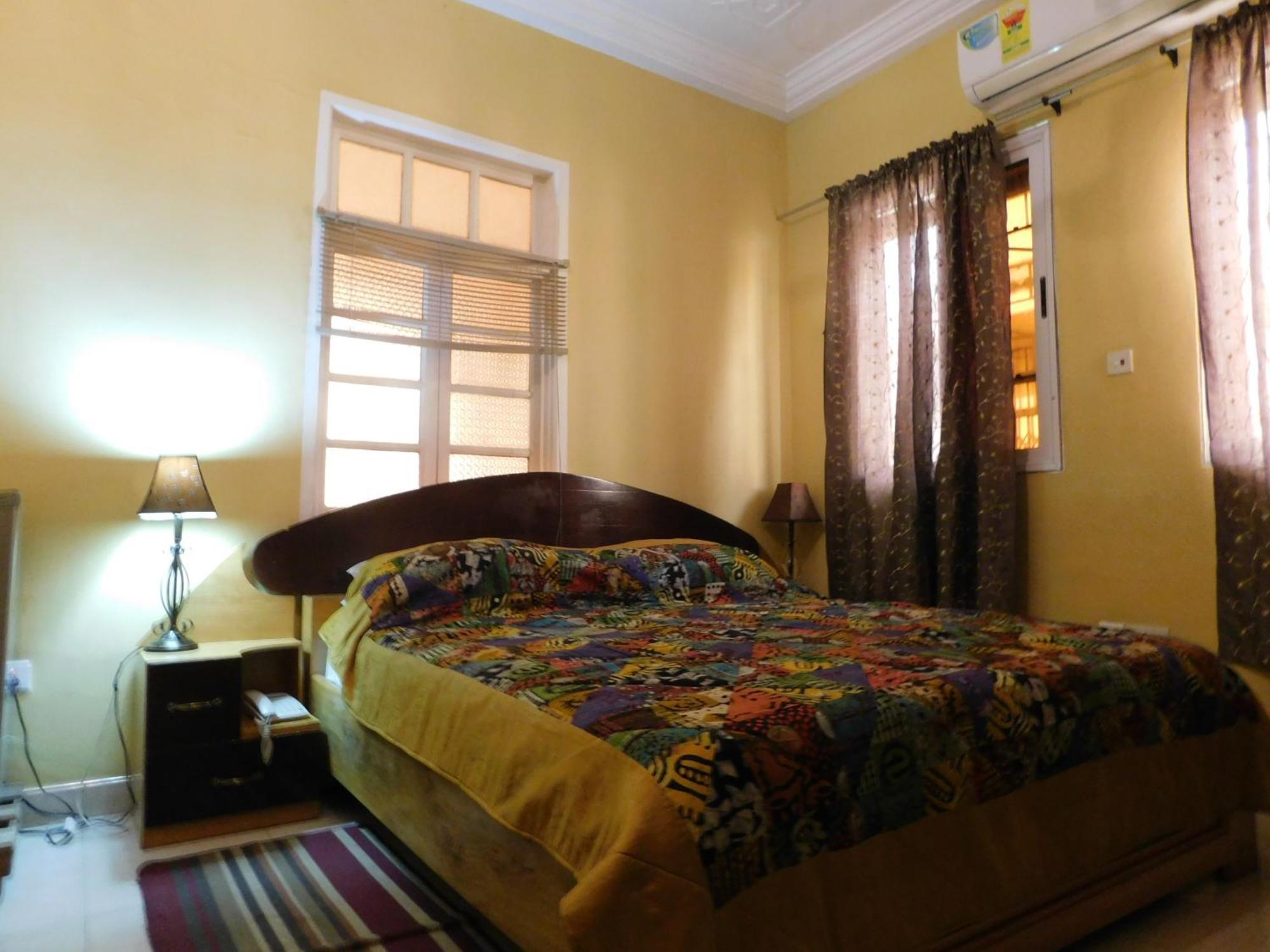 Jesiwa B'S Little Palace Accra Kültér fotó