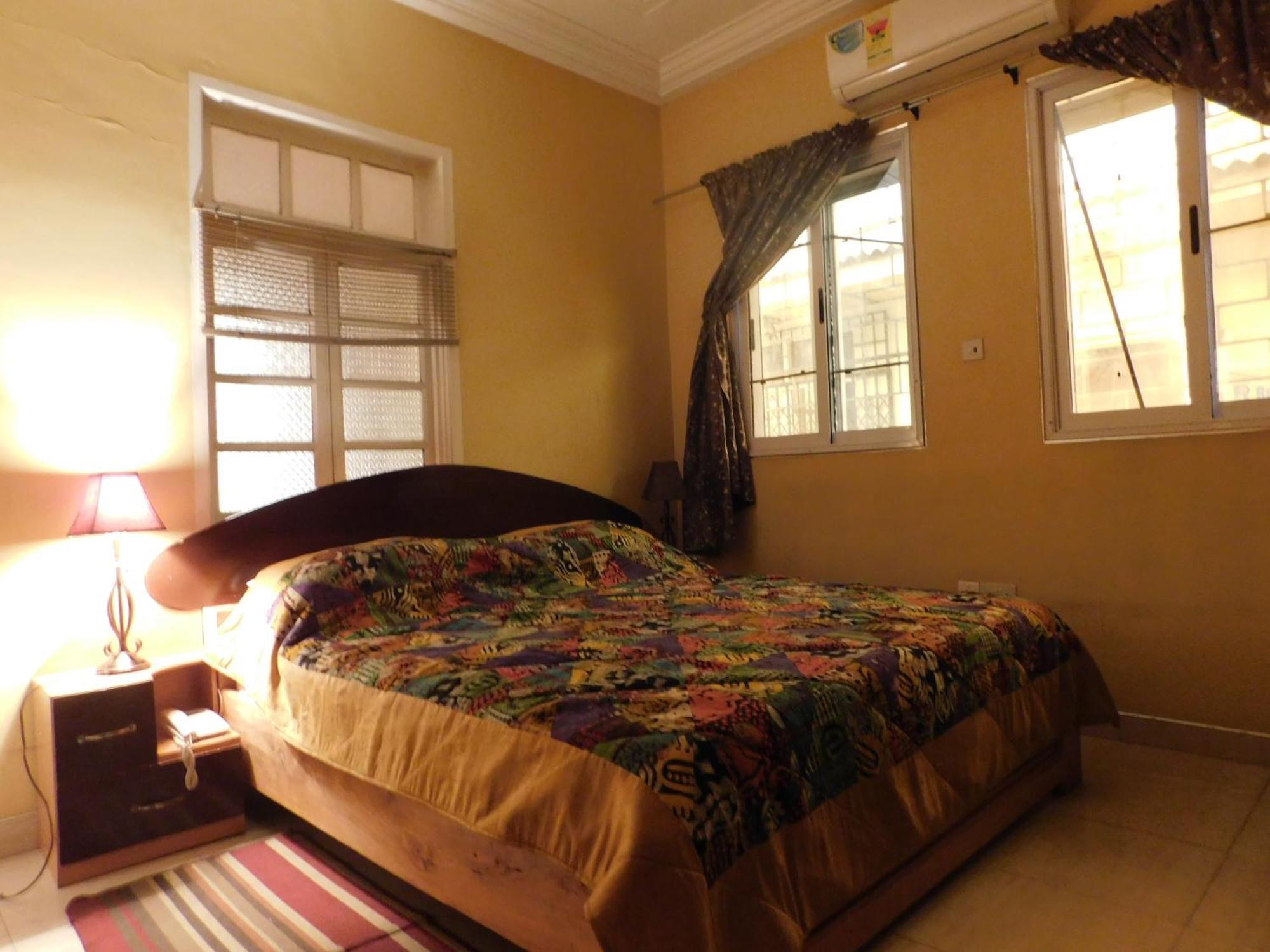 Jesiwa B'S Little Palace Accra Kültér fotó