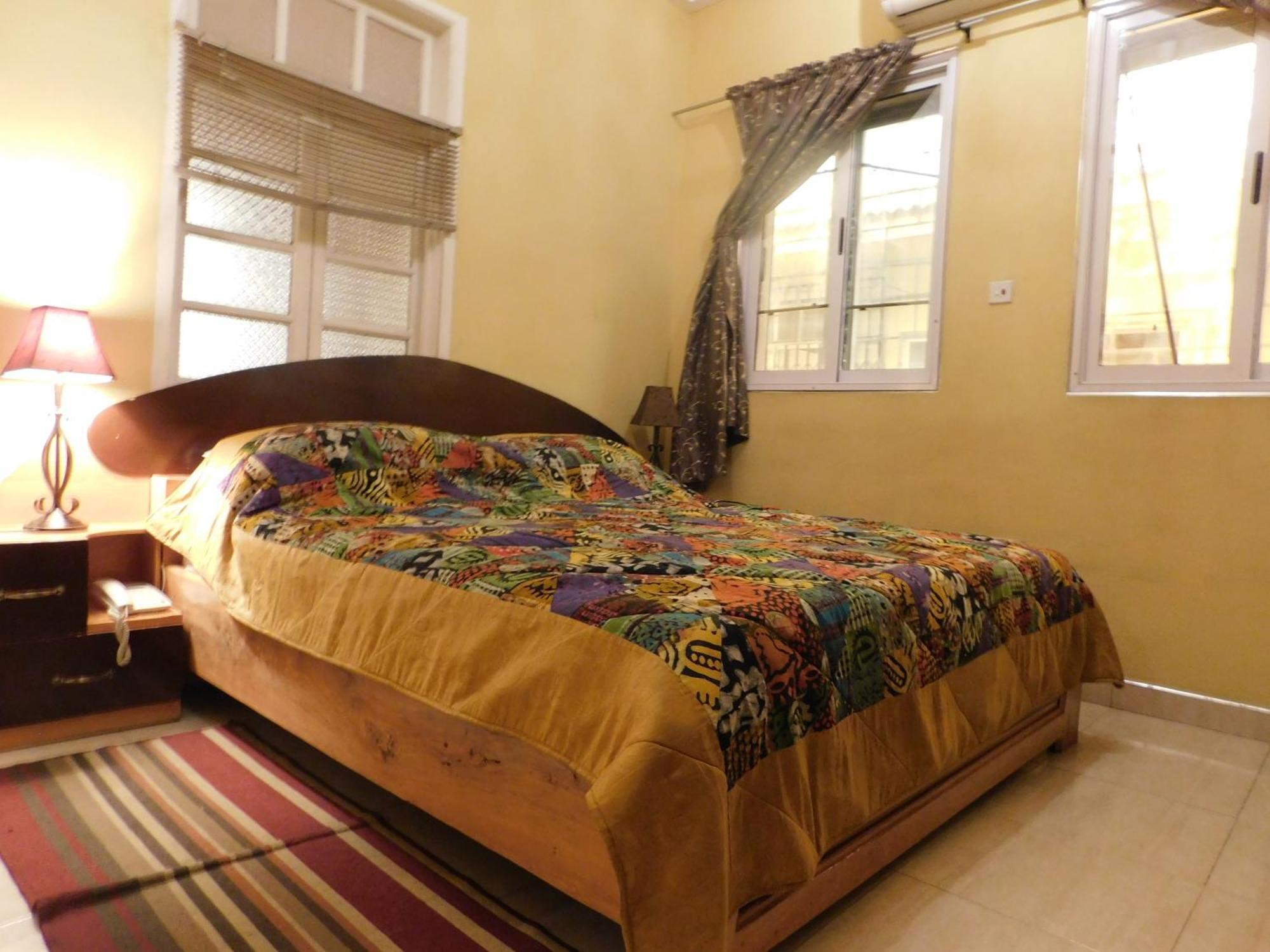 Jesiwa B'S Little Palace Accra Kültér fotó